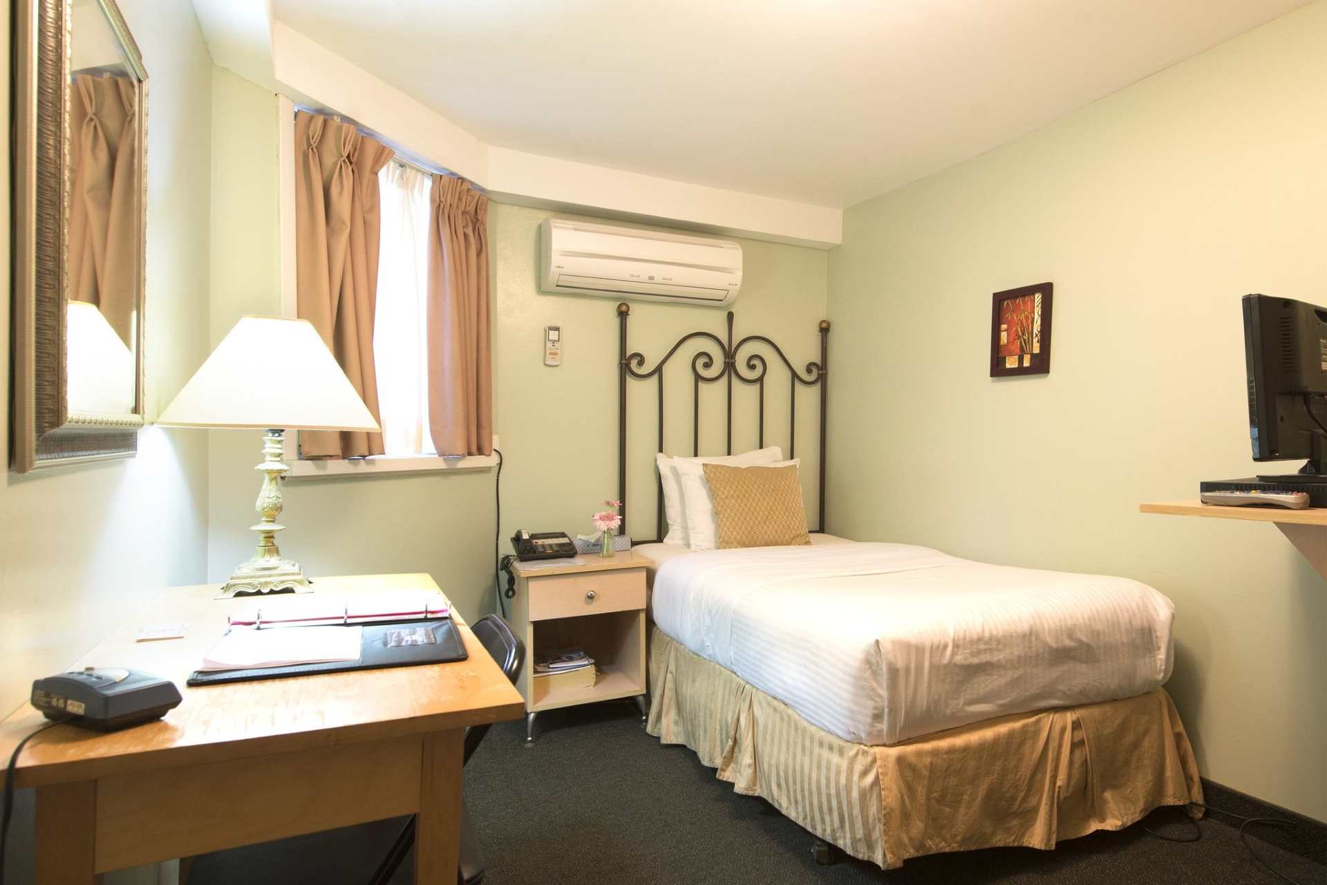 Guest room with a single bed and a desk